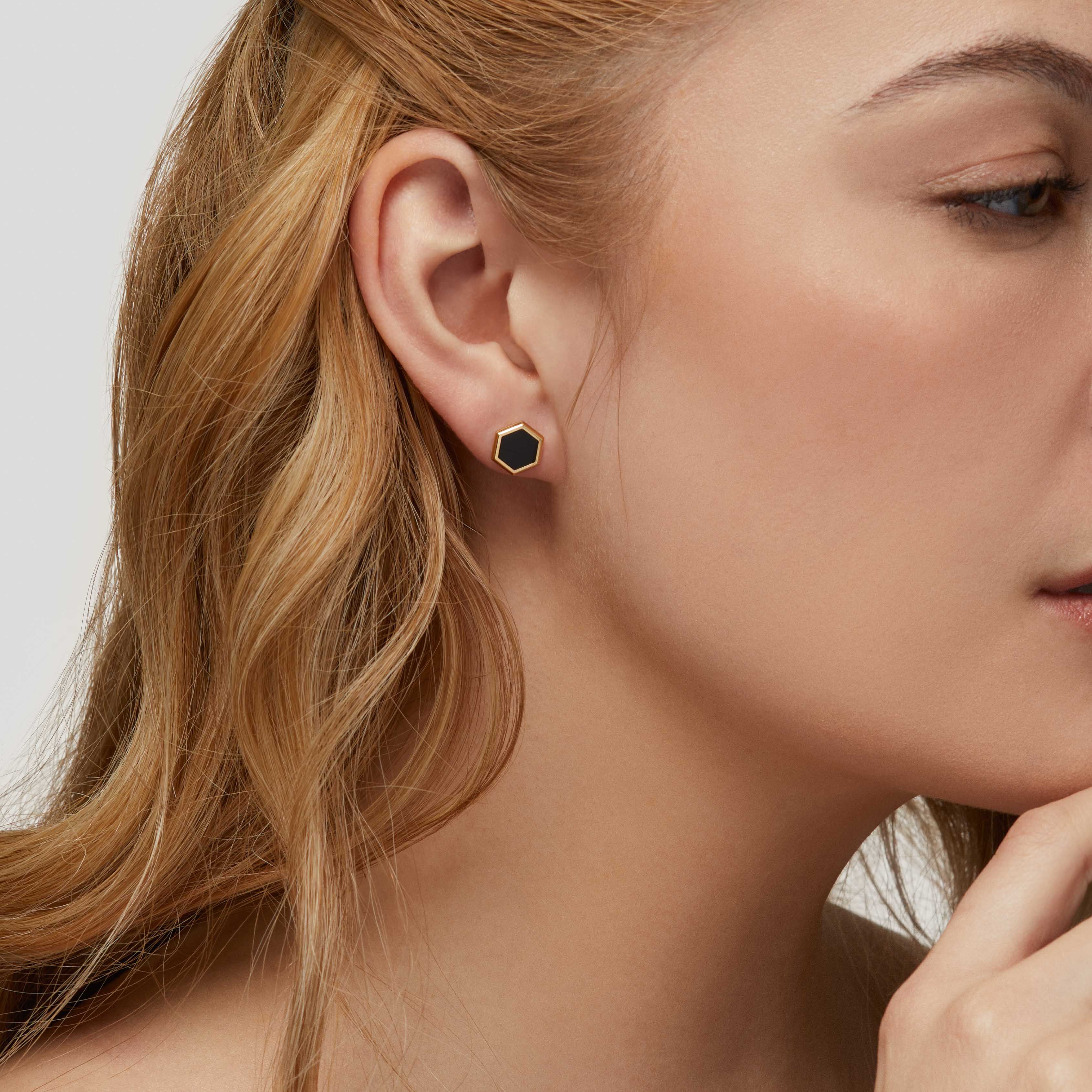 Onyx gold earrings top
